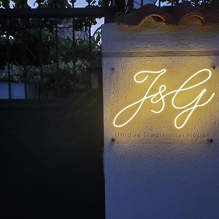 Unique Traditional House, Hosted By J&G Tirana Exteriör bild