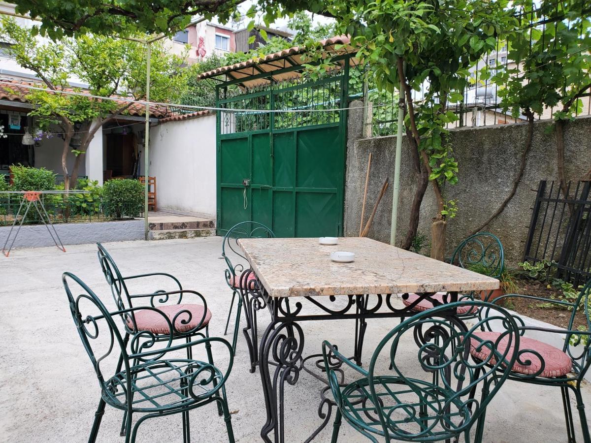 Unique Traditional House, Hosted By J&G Tirana Exteriör bild
