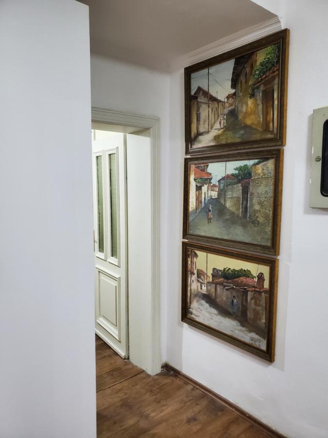Unique Traditional House, Hosted By J&G Tirana Exteriör bild