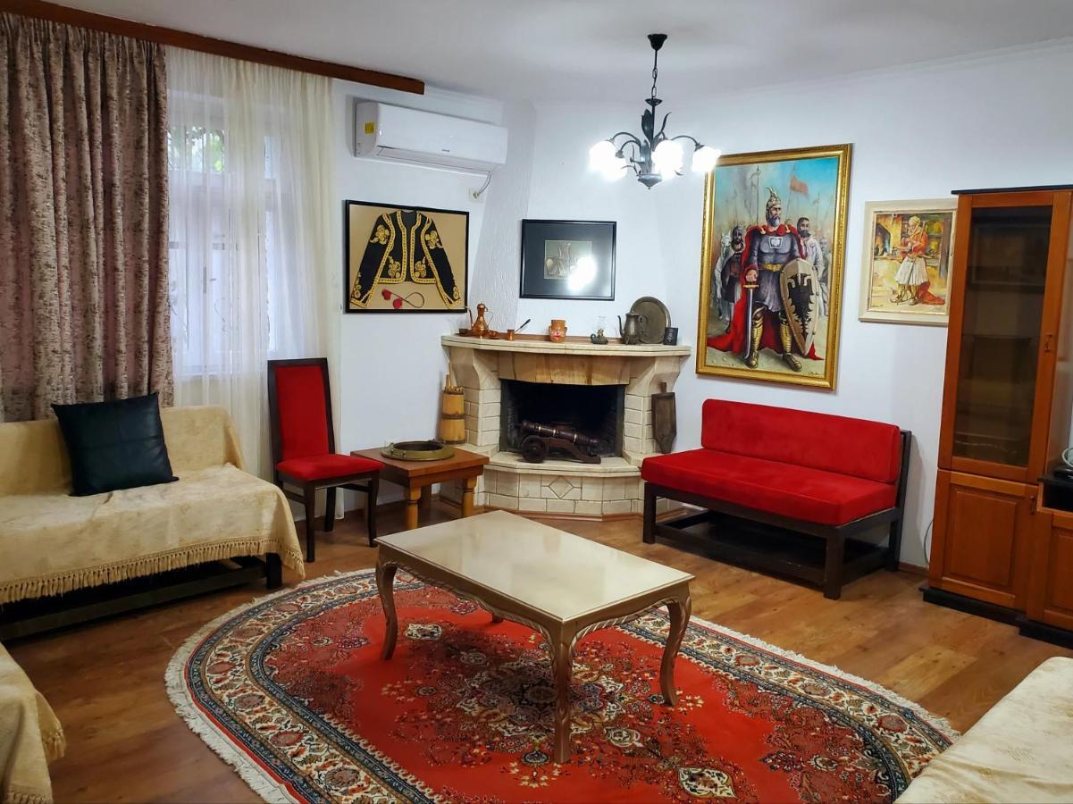 Unique Traditional House, Hosted By J&G Tirana Exteriör bild