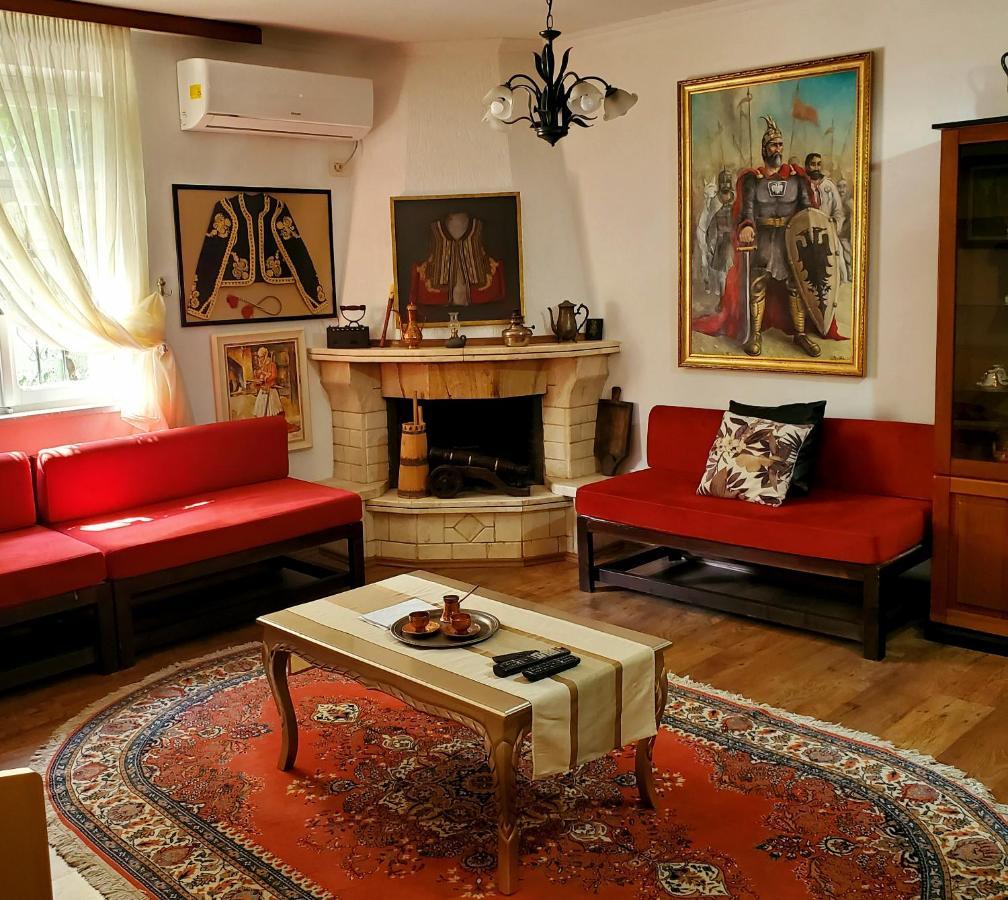 Unique Traditional House, Hosted By J&G Tirana Exteriör bild