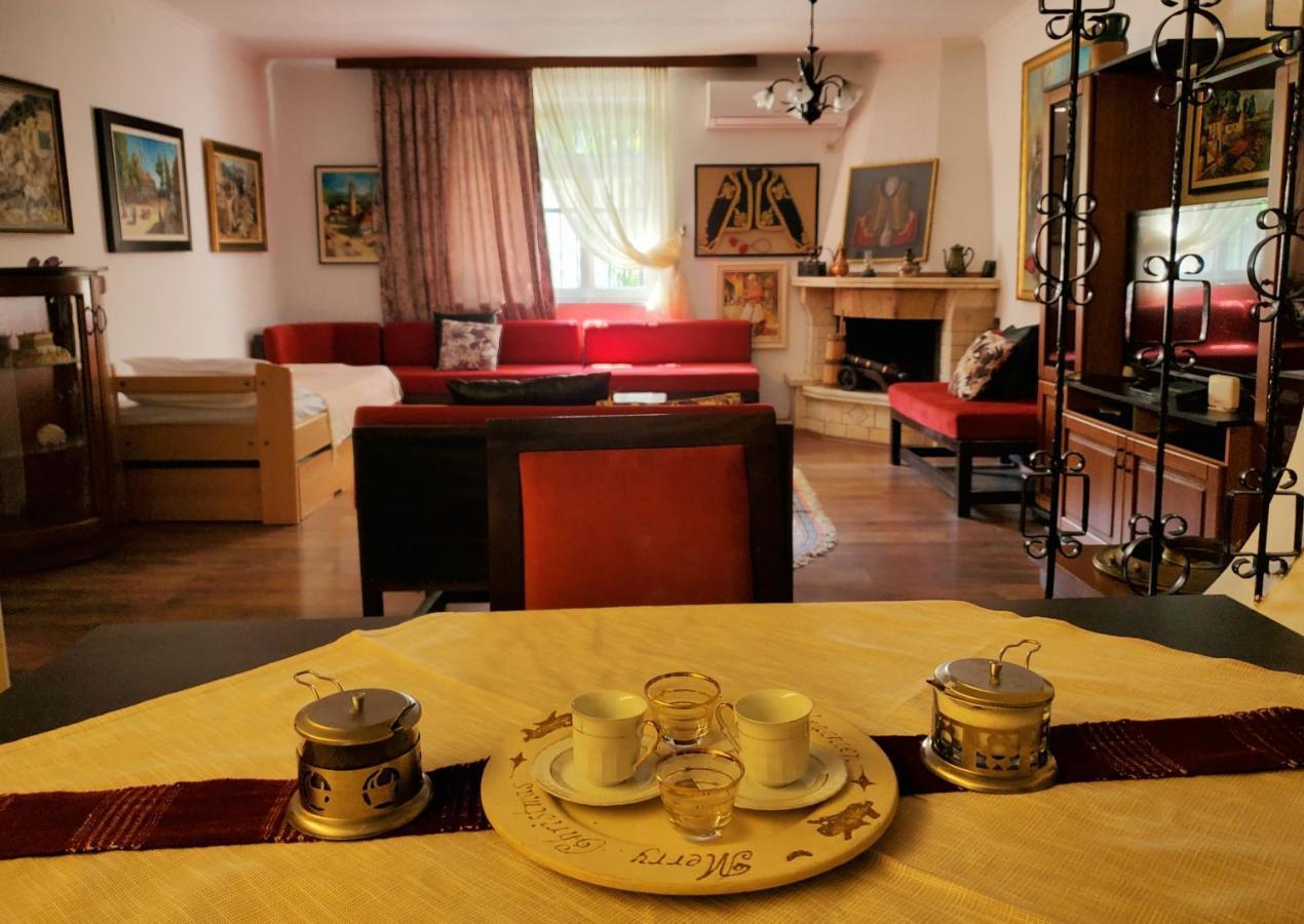 Unique Traditional House, Hosted By J&G Tirana Exteriör bild