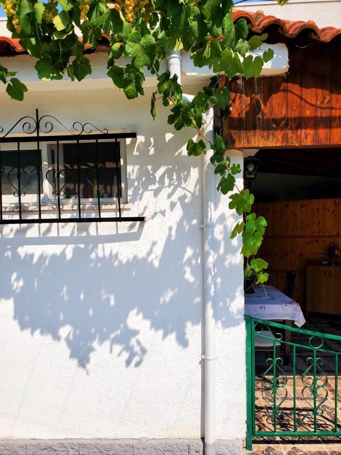 Unique Traditional House, Hosted By J&G Tirana Exteriör bild