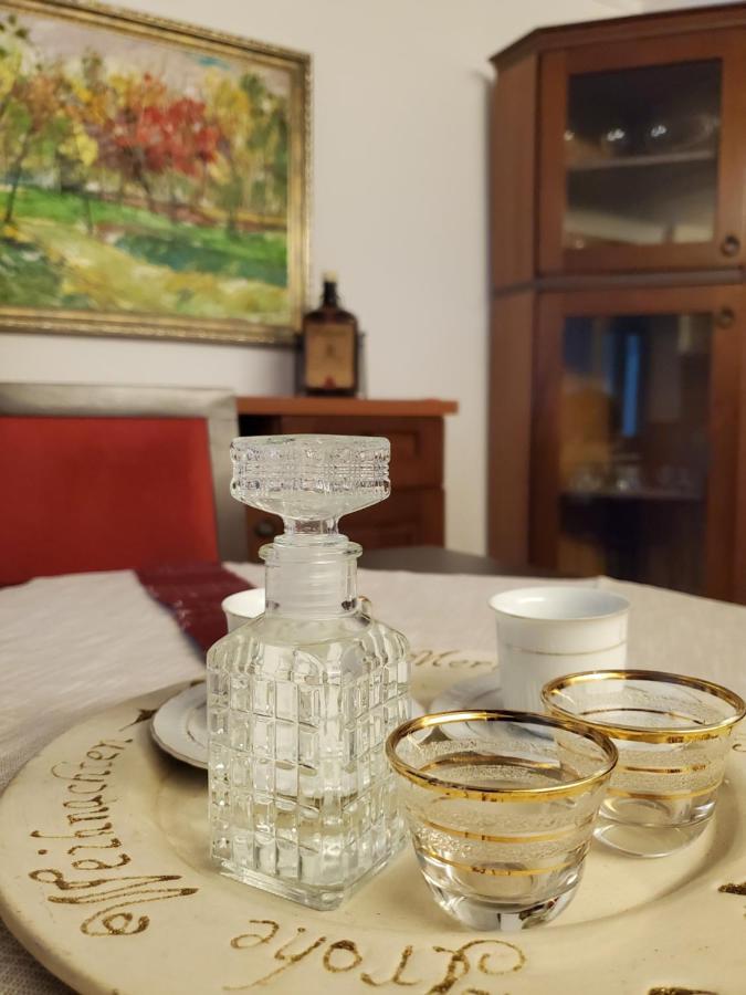 Unique Traditional House, Hosted By J&G Tirana Exteriör bild
