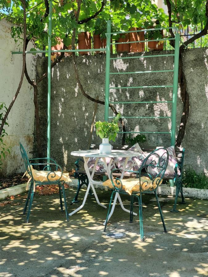 Unique Traditional House, Hosted By J&G Tirana Exteriör bild