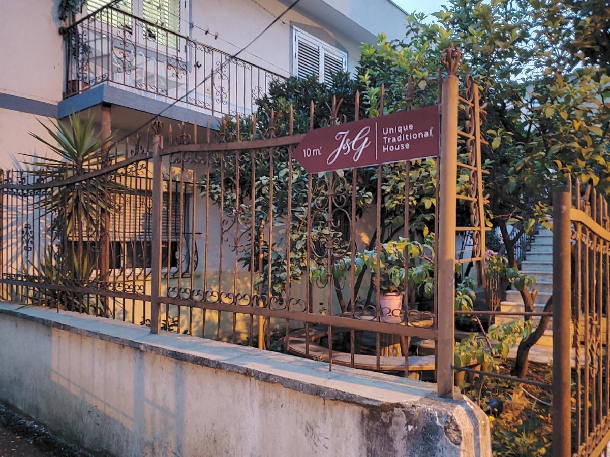 Unique Traditional House, Hosted By J&G Tirana Exteriör bild
