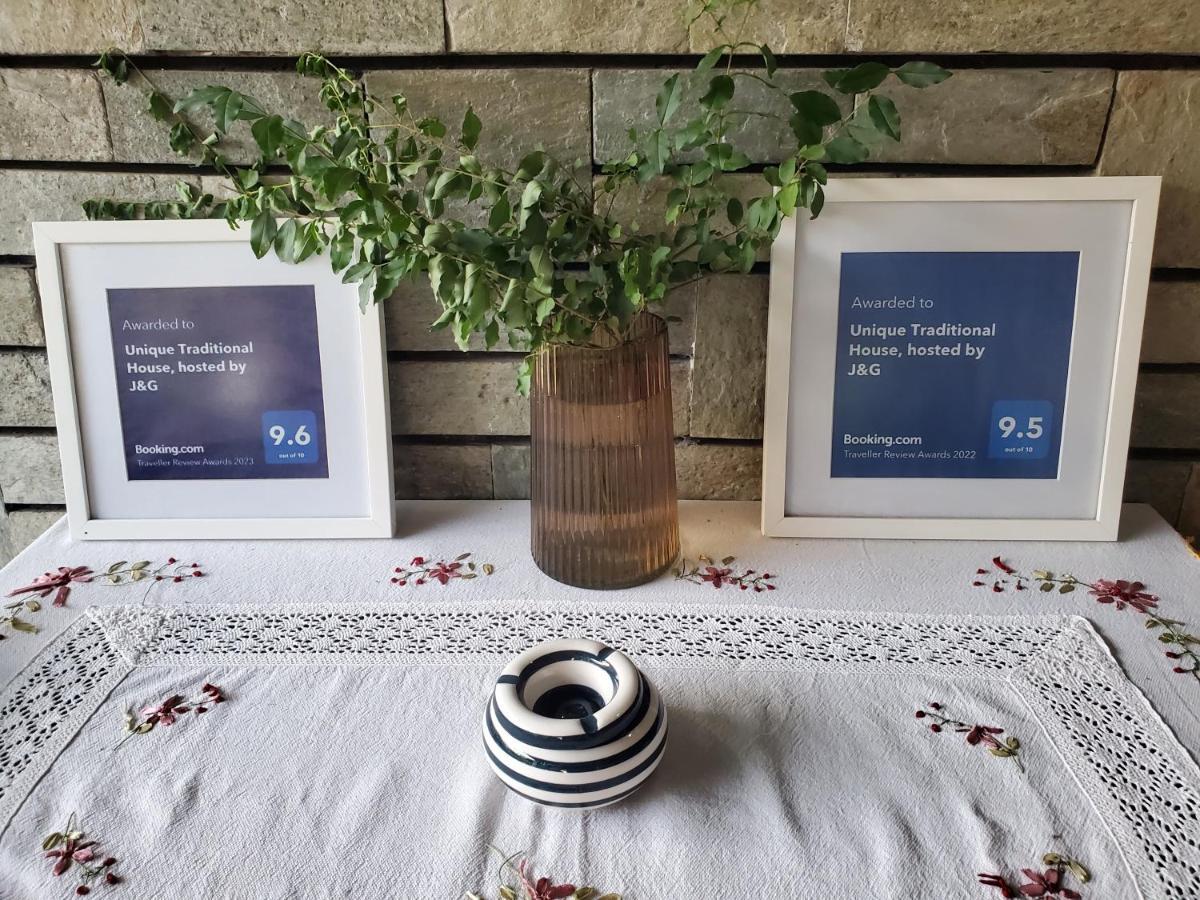 Unique Traditional House, Hosted By J&G Tirana Exteriör bild